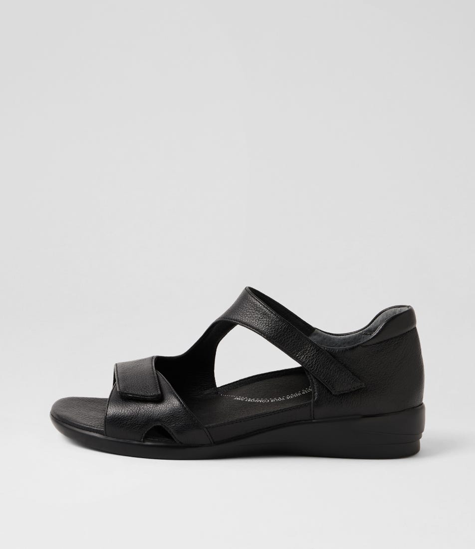 Drops W Black Leather Sandals