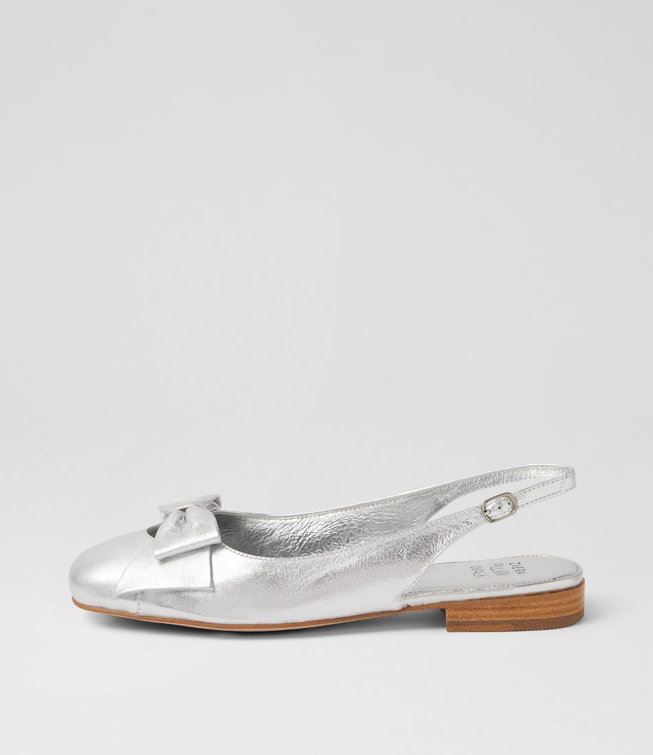 Deloe W Silver Leather Flat Shoes
