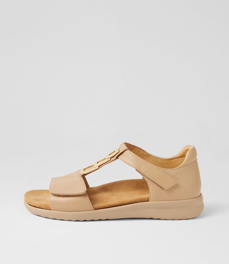 Briel Xw Camel Almond Leather Sandals