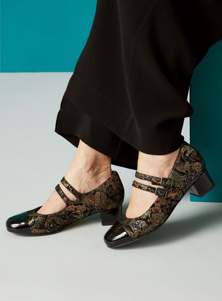 SHOP HEELS