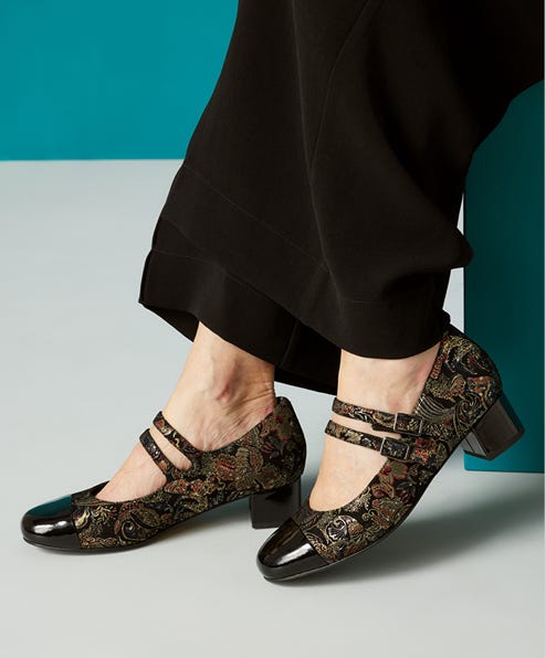 SHOP HEELS